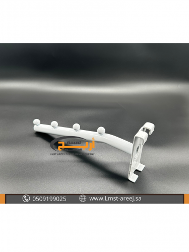 حامل علاقه ابيض مائل على الشبك