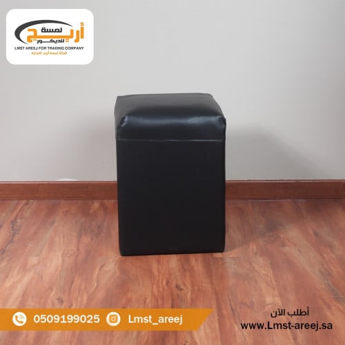 كرسي مربع جلد اسود