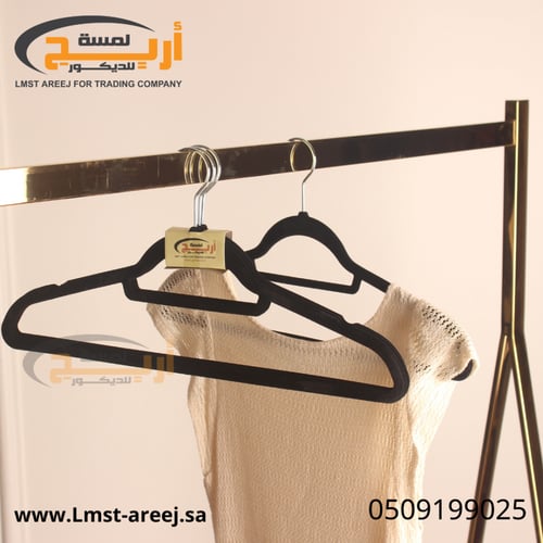 علاق ملابس مخمل لون اسود