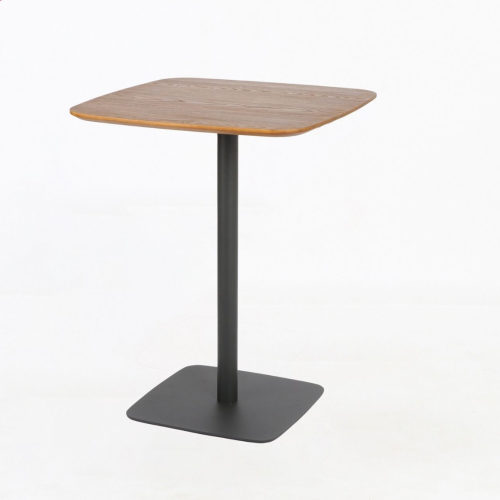 طاولة أنيقة بسطح خشبي