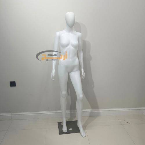 مانيكان نسائي بلاستيك