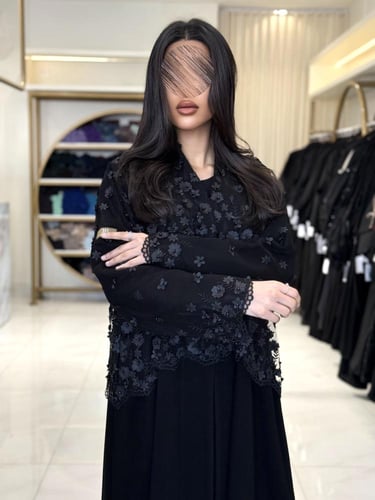 عباية نهى بقماش كريب ملكي تدخيلات ترتر بلولو اسود