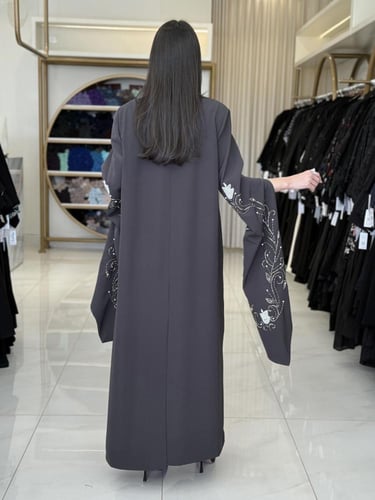 كولكشن العيد | عباية اليزابيث بقماش كريب رموش كم ف...