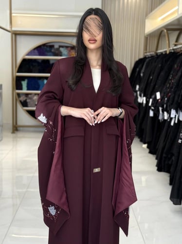 كولكشن العيد | عباية اليزابيث بقماش كريب رموش كم ف...