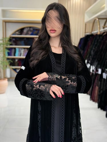 عباية هدايه بقماش مخمل كوري تدخيلات دانتل ملكي