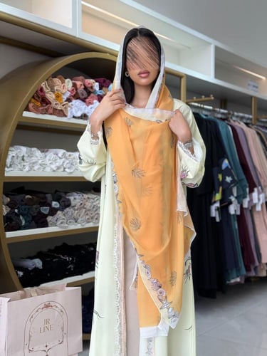 عباية الهبه لبنى بقماش حرير تويل اصفر