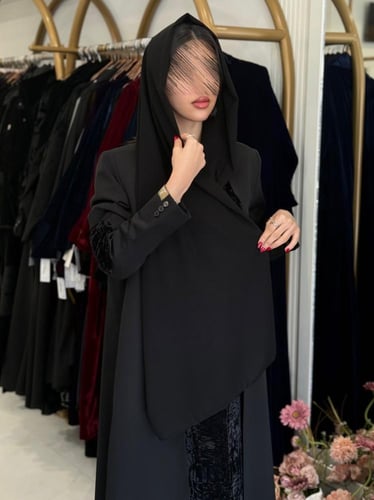 بليزر | عباية ميرلا بقماش كريب باربي تدخيلات مخمل...