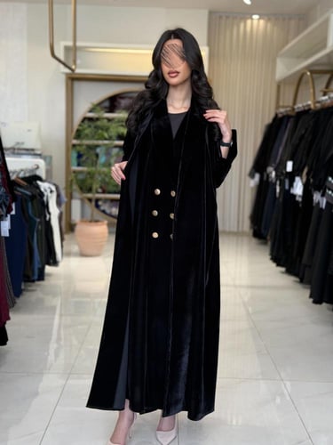 عباية اشجان بقماش مخمل كوري مزين بازره