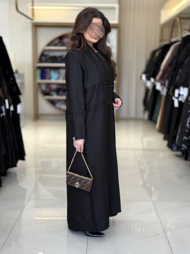 بليزر | عباية نوراه بقماش كريب ايطالي مزين بشك هدب