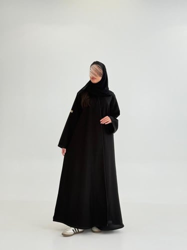 عباية وديم بقماش كريب الاناقة بتحديد قيطان اسود