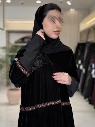 عباية هيم بقماش مخمل كوري طبقات بكلفه بني