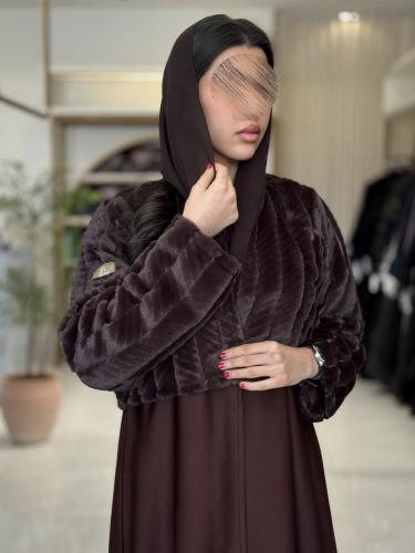 عباية نعومه بقماش شامواه تدخيلات فرو بني محروق