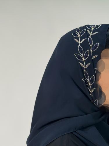 كحلي تطريز بيج