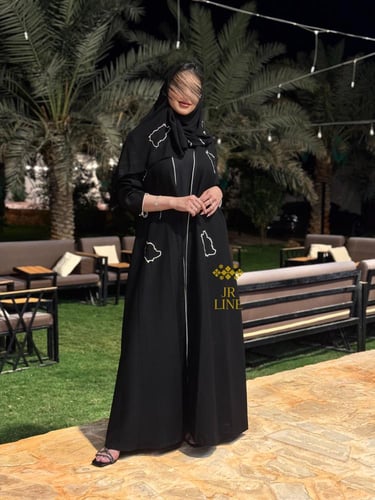 عباية عزة بقماش كريب الاناقة بتطريز فضي