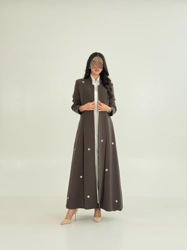 عباية سوار بليزر رسمي مزين بكسرات وشك بقماش كريب ر...