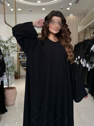 عباية امتنان - بقماش انترنت اسود بقيطان مخطط