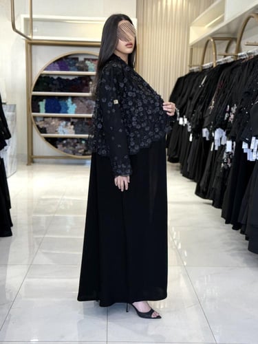 عباية نهى بقماش كريب ملكي تدخيلات ترتر بلولو اسود