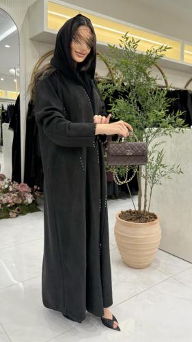 عباية سيرين بقماش شامواه مزين بكرستال اسود