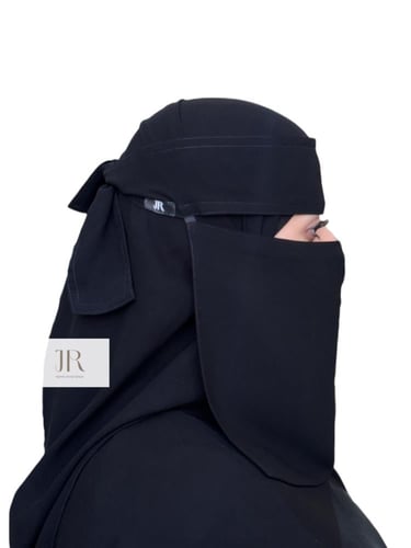 نقاب بقماش كوري وسط مغاط عادي ربطة عريضة