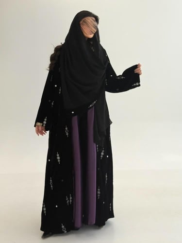 عباية وصوف بقماش مخمل كوري بتطريز مبطن بستان موف