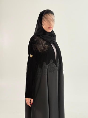 عباية ايمي بقماش مخمل كوري تدخيلات كريب باربي بشك