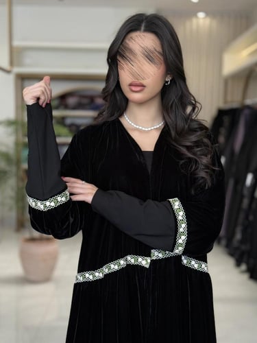 عباية هيم بقماش مخمل كوري طبقات بكلفه بيج