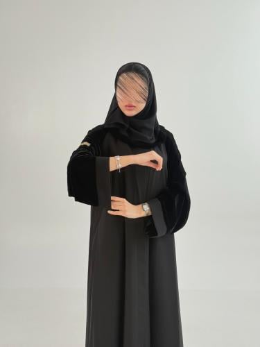 عباية رهمه بقماش مكس مخمل مع كريب الاناقه دبل كلوش