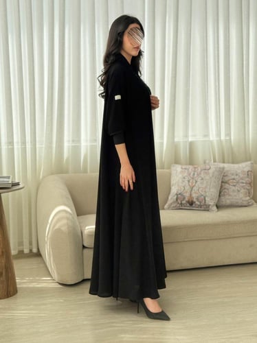 كولكشن العيد | عباية نغم بقماش كريب ملكي بتطريز وش...