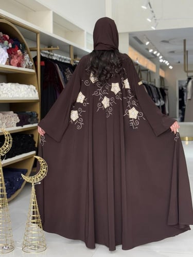 عباية مناير بقماش كريب ويفر مطرز بني