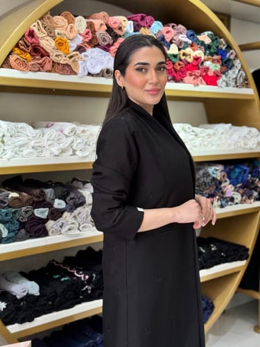 عباية اصيلة بقصة بليزر بقماش كريب الاناقة بتطريز ن...