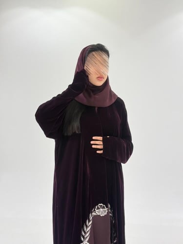 عباية الماس بقماش مخمل كوري بتطريز ورود عنابي (فتح...