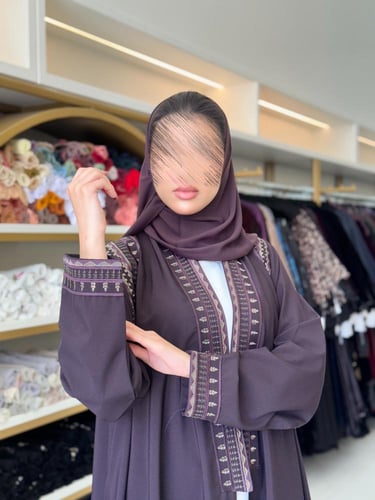 عباية رويده بقماش كريب ويفر مطرز بنفسجي