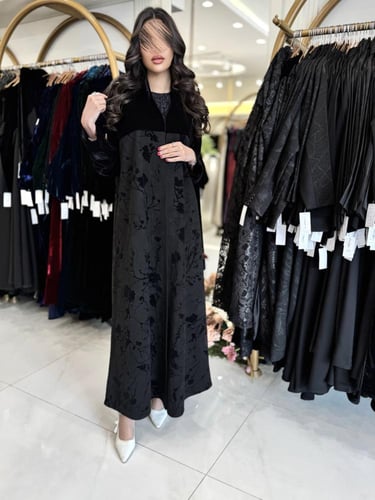 عباية زينه بقماش مخمل تدخيلات شامواه مطرز