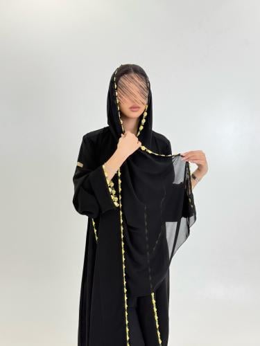 عباية زمرده بقماش كريب ملكي مزين بورد ملون 2