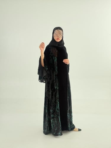 عباية غيوم بقماش مخمل كوري تدخيلات شيفون اخضر