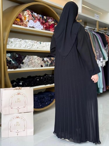 عباية نازلي كسرات شيفون اسود مع كحلي