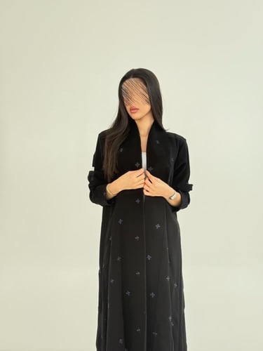 عباية رباب بقماش كريب الابداع مطرز كحلي