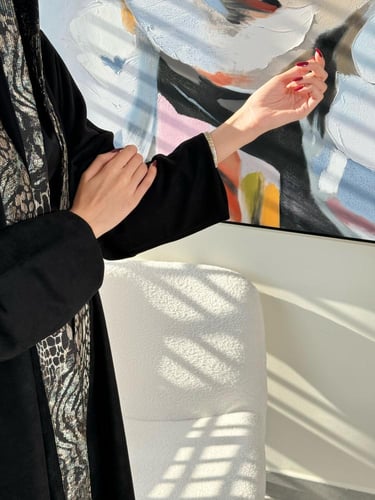 تشكيلة شتاء 2024 - عباية امتثال بقماش شامواه مع جا...