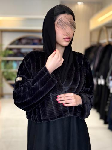 عباية نعومه بقماش شامواه تدخيلات فرو اسود