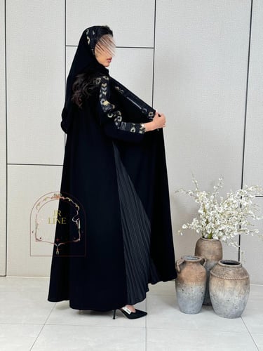 عباية نجد بقماش كريب ملكي تدخيلات روكاما مطرز اخضر