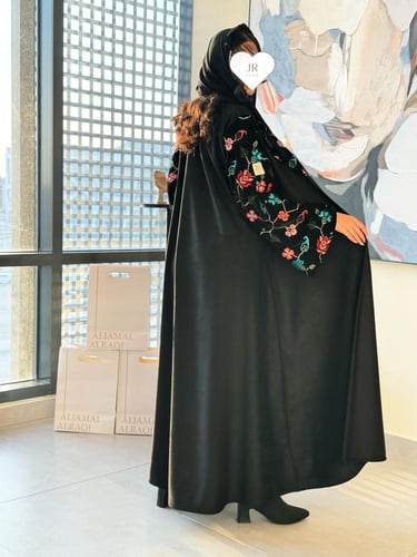 تشكيلة شتاء 2024 - عباية نهال بقماش شامواه تطريز ا...