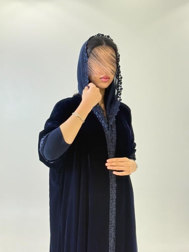 عباية سيلار بقماش مخمل كوري كم استرتش بدانتل كحلي