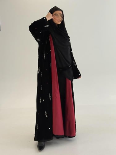 عباية وصوف بقماش مخمل كوري بتطريز مبطن بستان عنابي