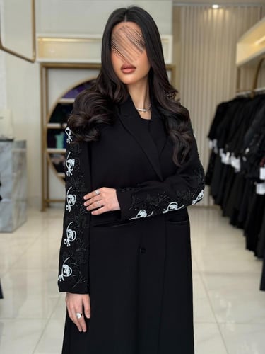 كولكشن العيد | عباية تسنيم بقماش كريب رموش بشك ولو...