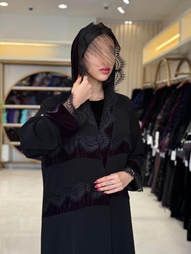 عباية جلنار بقماش كريب الابداع بلمسات مخمل ودانتل...