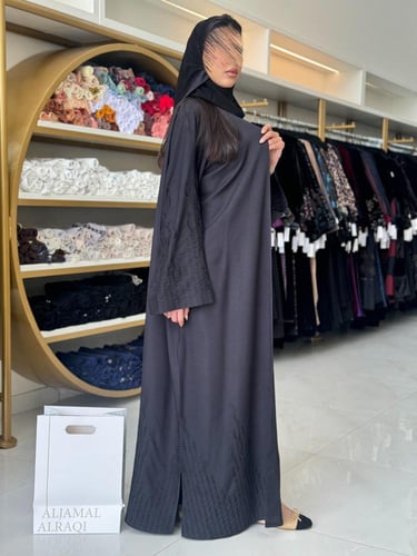 عباية اماتا بقماش كريب بشك اسود