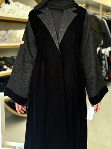 تشكيلة شتاء 2024 - عباية وصايف بقماش مخمل مع دانتي...