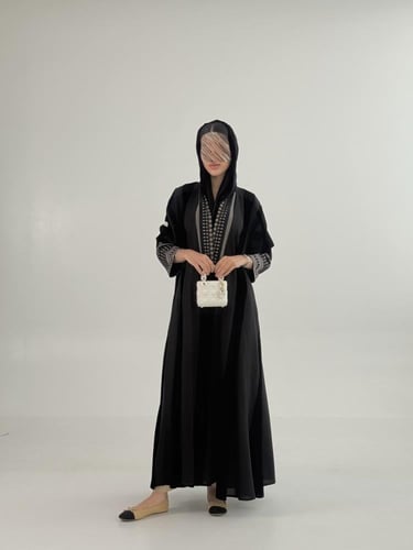 عباية ريلام بقماش مخمل تديخلات كريب الاناقة بتطريز...