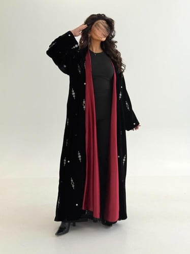 عباية وصوف بقماش مخمل كوري بتطريز مبطن بستان عنابي