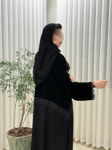 عباية جوانه بقماش مخمل كوري تدخيلات كريب ملكي بهدب